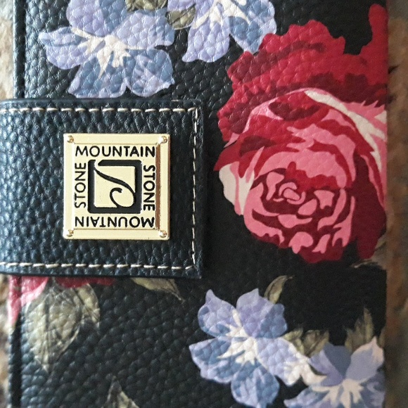 2x*Host Pick*Stone Mountain pretty bonded leather wristlet